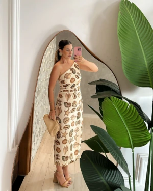 Morena Blanc - Vestido reto conchas FARM