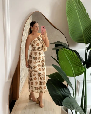 Morena Blanc - Vestido reto conchas FARM