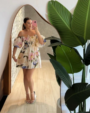Morena Blanc - Vestido curto floral Lola FARM